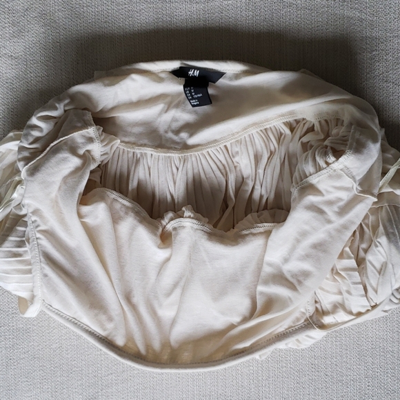 H&M Strappy Tiered & Pleated Cami w/ Built-in Bra - Picture 7 of 15